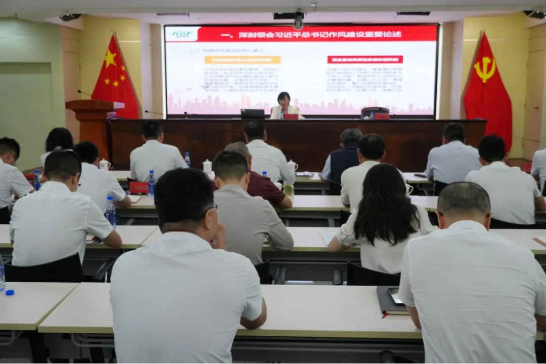 梁翠到海南橡胶讲授专题党课